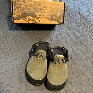 Bedrock clogs size 7